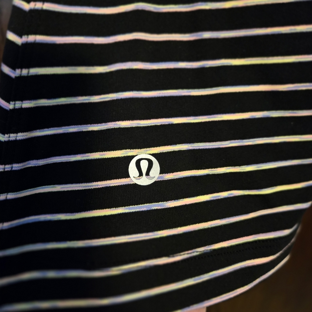 Lululemon - Picture 3 of 3